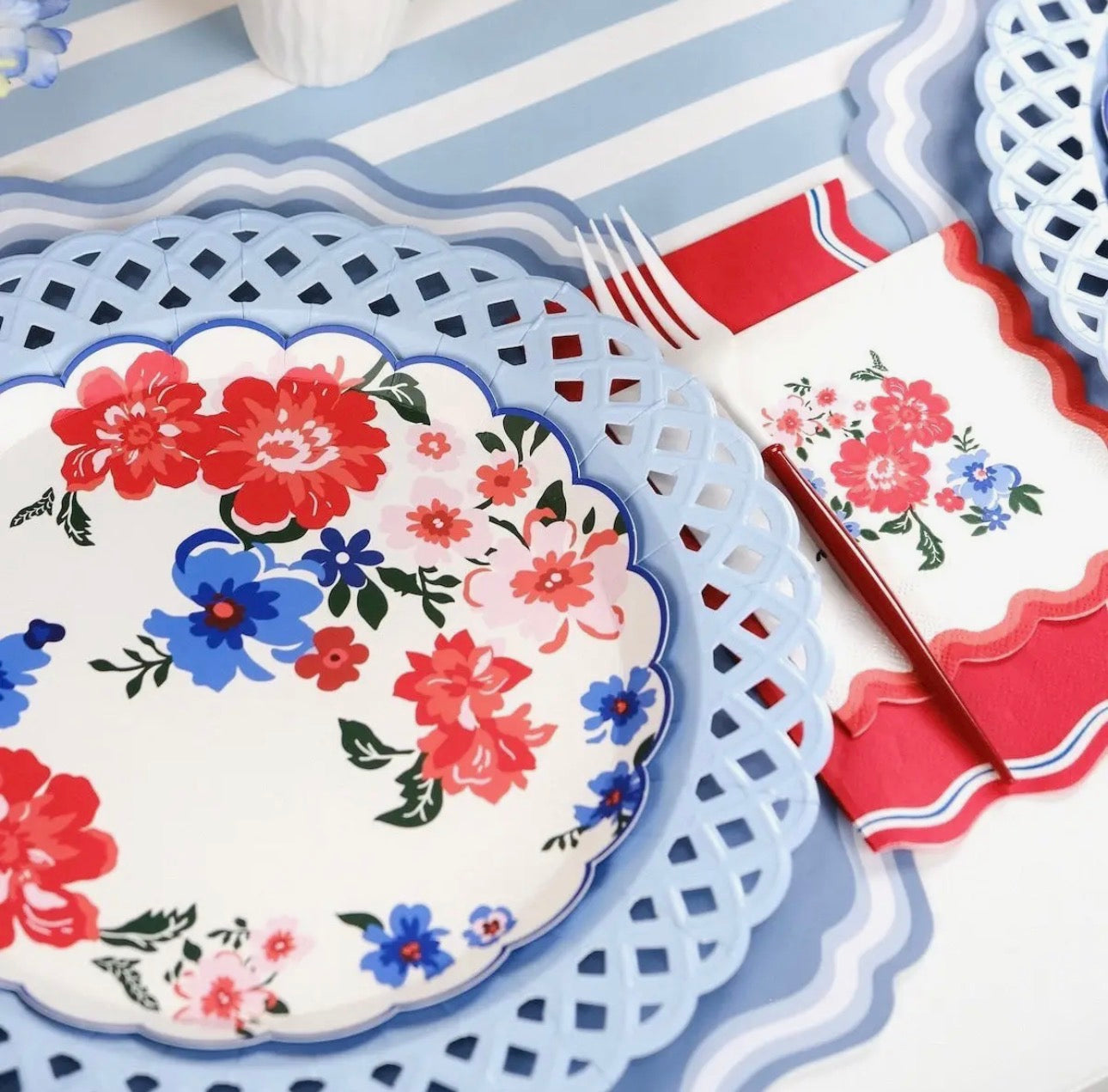 Light Blue Basketweave Dinner Paper Plate